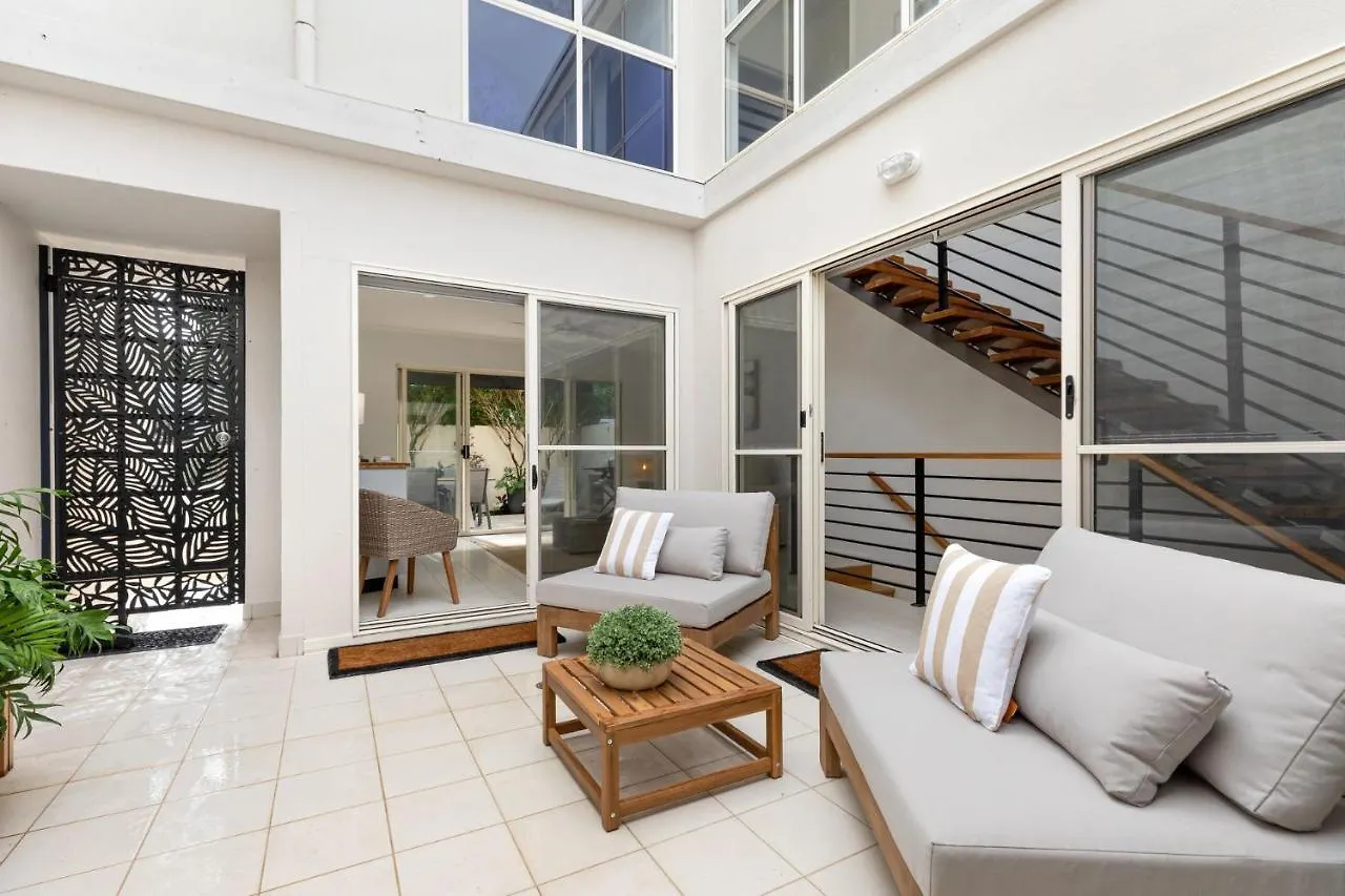 5 The Courtyards Townhouse Close To Beach And Shops Sunshine Beach