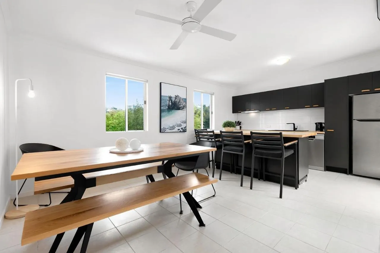 5 The Courtyards Townhouse Close To Beach And Shops Sunshine Beach